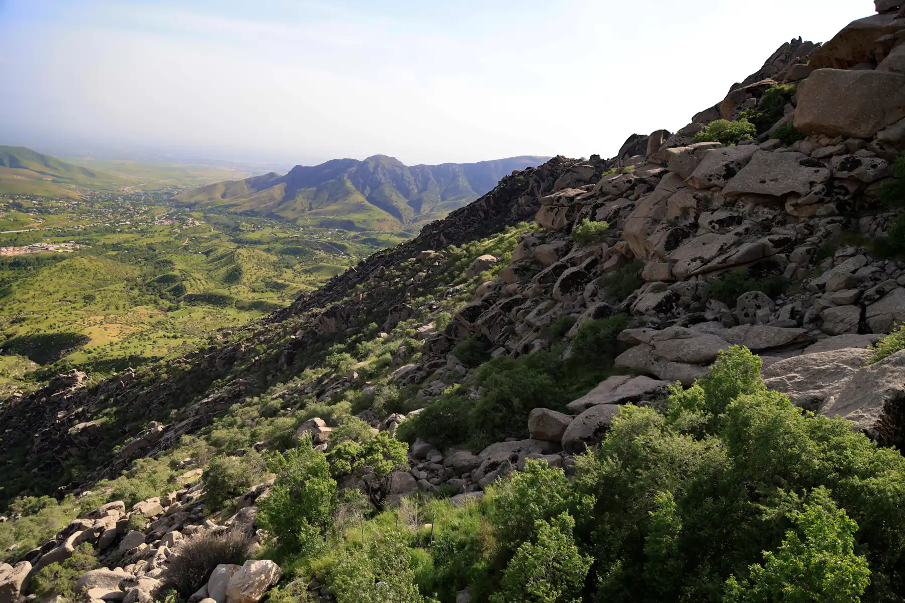 A tour of Uzbekistan's scenic spots: a pass, a reservoir, and the "Plateau of the Evil"